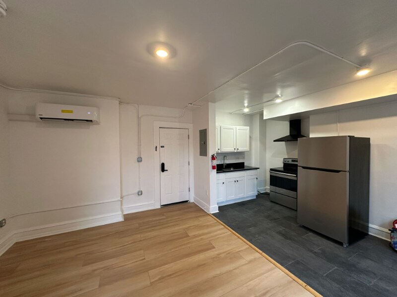 Foto principal - 1384 W 83rd St