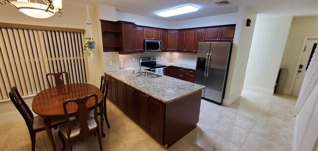 Foto del edificio - 6852 Brook Hollow Rd