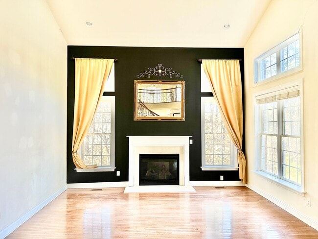 Photo - 715 Fairway Point Dr House