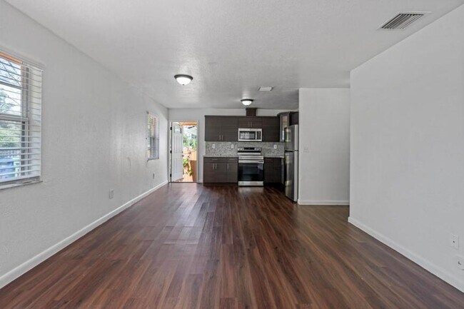 Foto del edificio - 2 bedroom in North Miami FL 33150