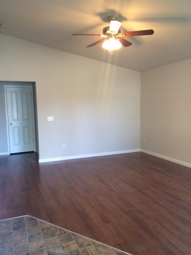 Foto del edificio - 497 E Baldwin St