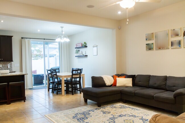 Foto del edificio - 3753 Aubrey Ln