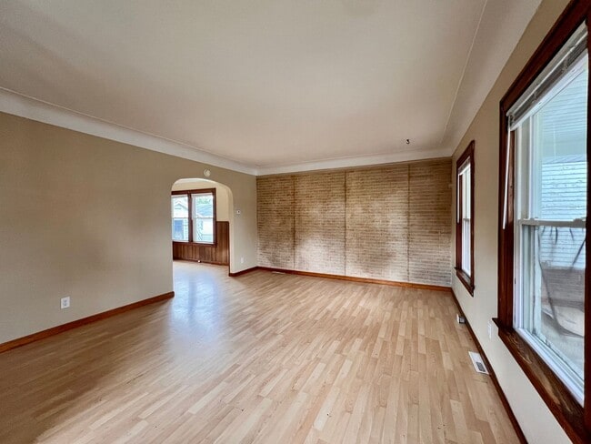 Building Photo - 3 Bedroom House - East Toledo