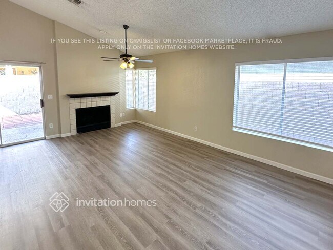 Building Photo - 1102 E Annette Dr