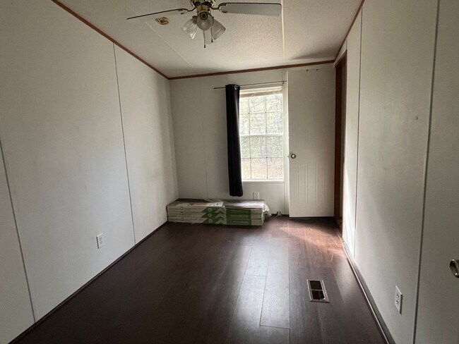 Building Photo - 3 Bedroom, 2 bathroom Mobile Home on large lot