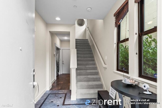 Building Photo - 3 br, 3 bath Townhome - 1139 66th St, Oakl...