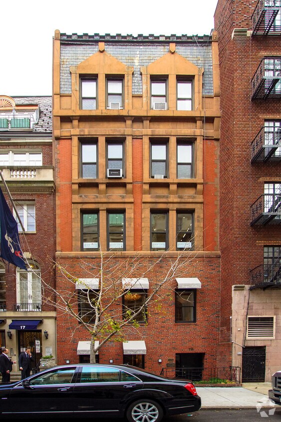 Primary Photo - 19 E 71st St