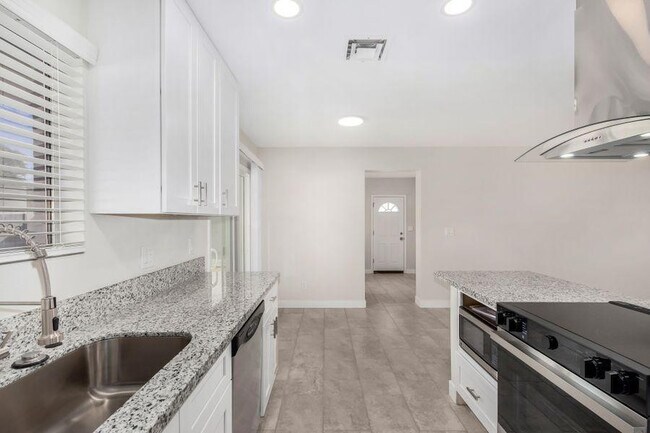 Foto del edificio - 4316 E Rose Marie Ln