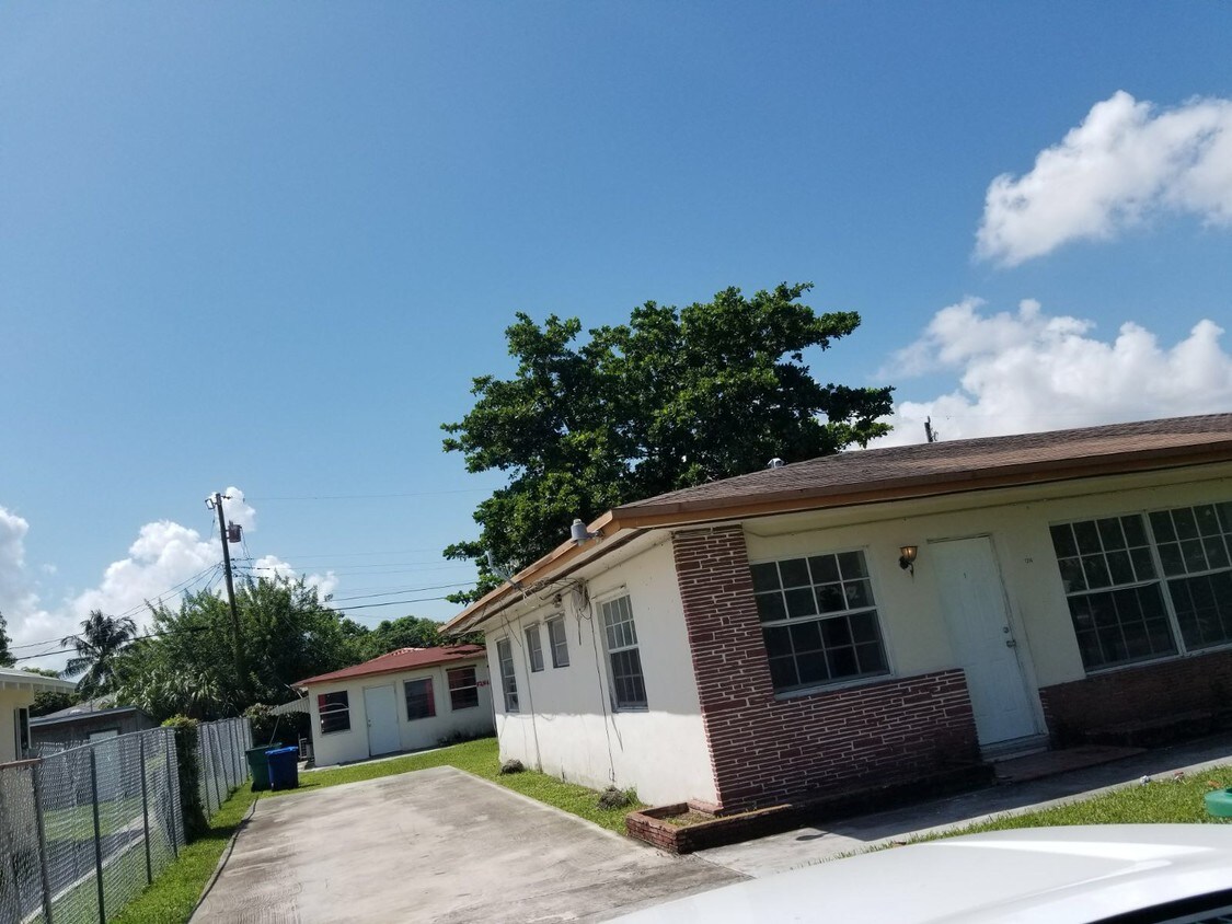 2135 NE 170th St, North Miami Beach, FL 33162 Apartment for Rent in