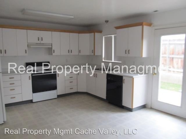 Building Photo - 16 N 200 E