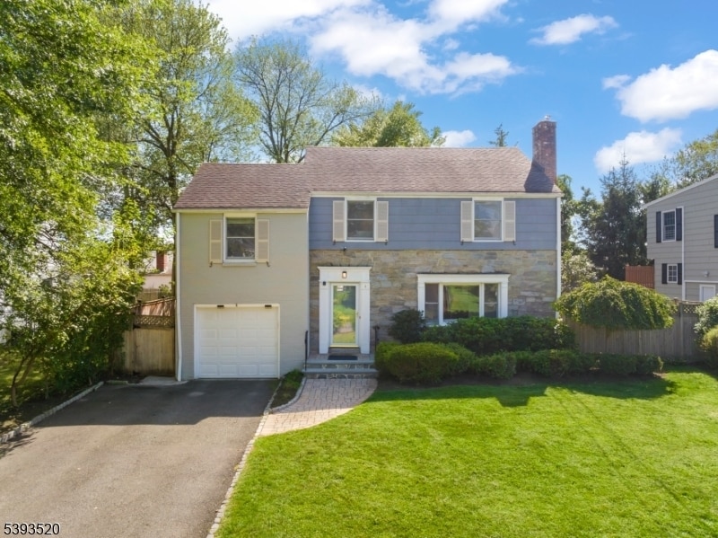 Primary Photo - 4 Meadowbrook Rd