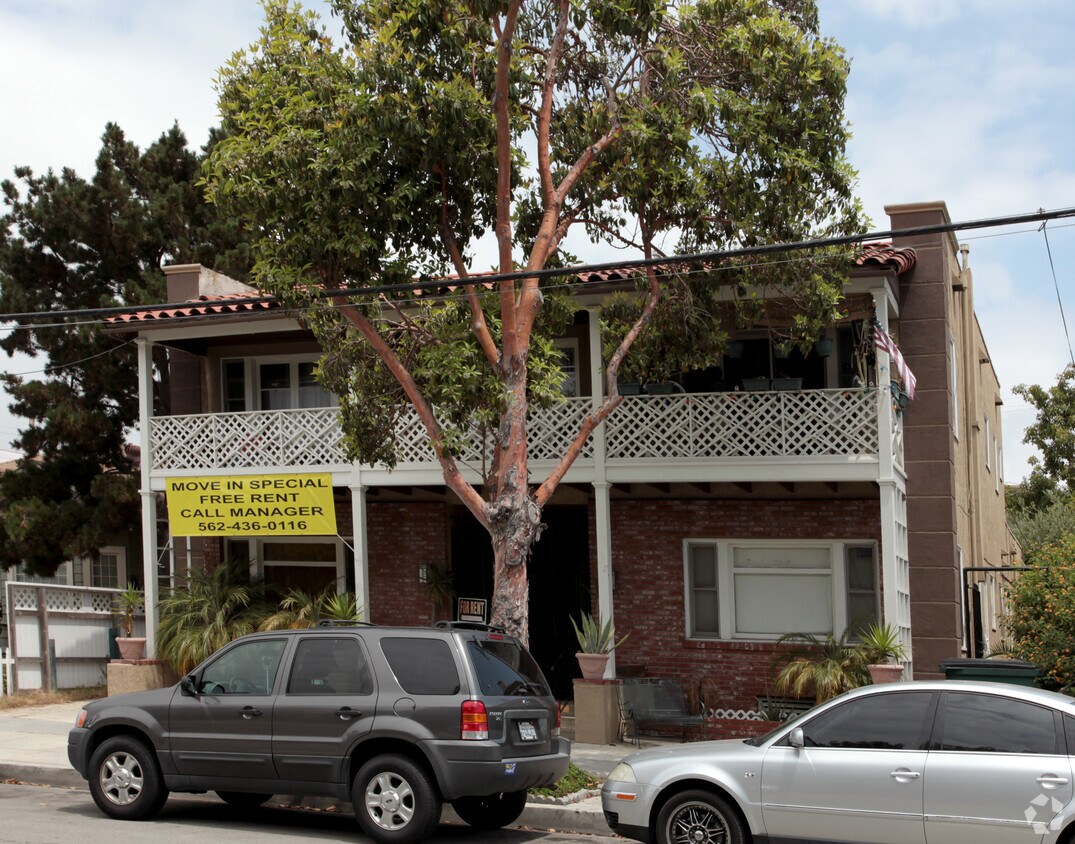 Building Photo - 1809 E 2nd St