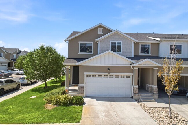 Building Photo - Waters Edge Townhome