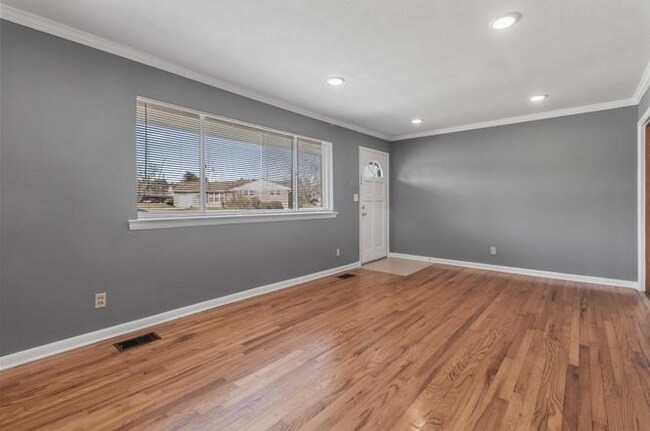 Foto del edificio - 1202 Collins Cir