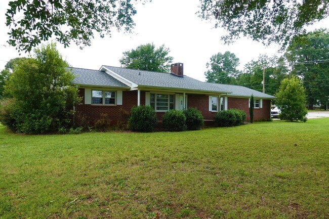 Foto del edificio - 1199 Holly Springs Rd