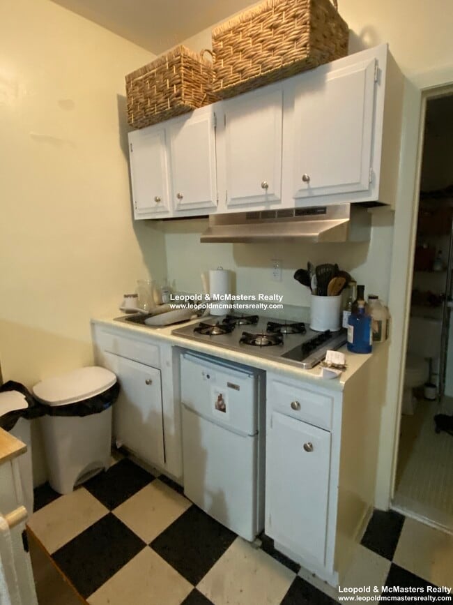 Building Photo - 230 Newbury St