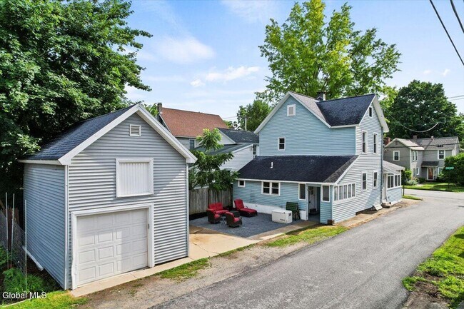 Building Photo - 107 Clinton St