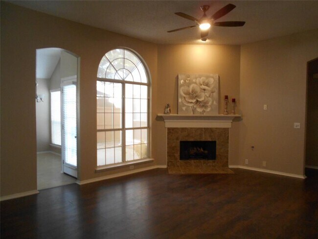 Foto del edificio - 4716 Frost Hollow Dr