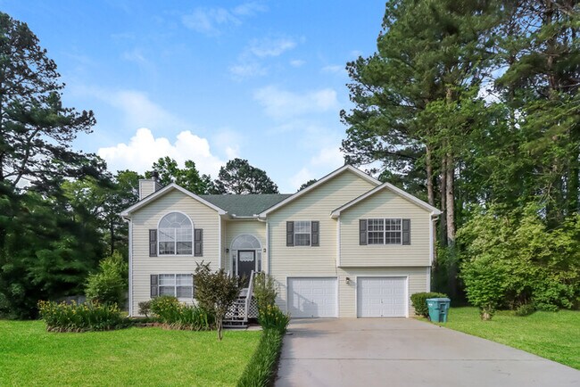 Building Photo - Newly Renovated! Available for immediate m...