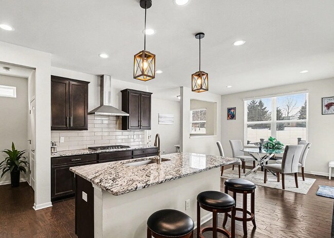 Foto del edificio - 49772 Shoreline Dr