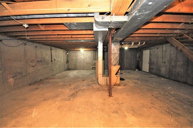 Building Photo - 313 Granada
