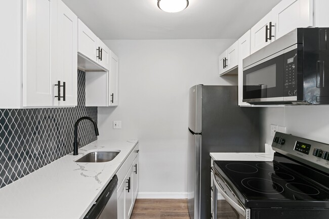 Building Photo - The Park on 13 Apartments - Royal Oak, MI