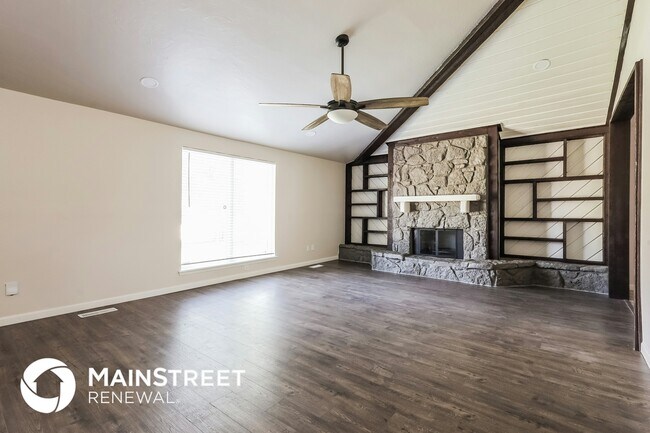 Building Photo - 8829 Parkridge Dr