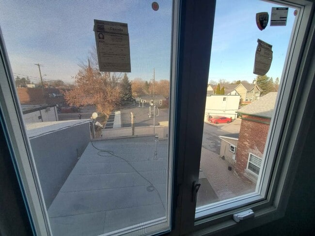 Building Photo - Two-Storey, Loft-Style Apartment (2 Bed, 1 Bath)