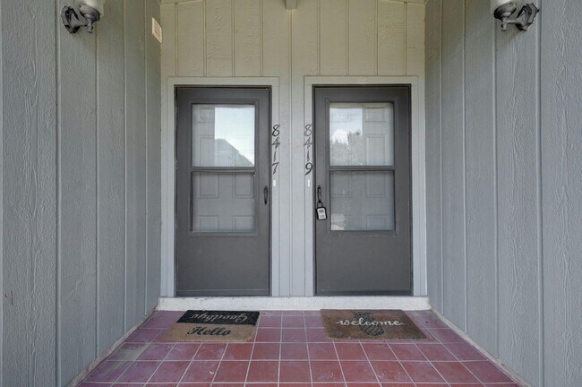 Building Photo - ALAMO HEIGHTS I.S.D. DUPLEX