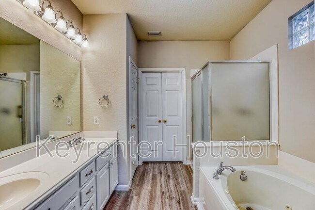 Foto del edificio - 21615 Balsam Brook Ln