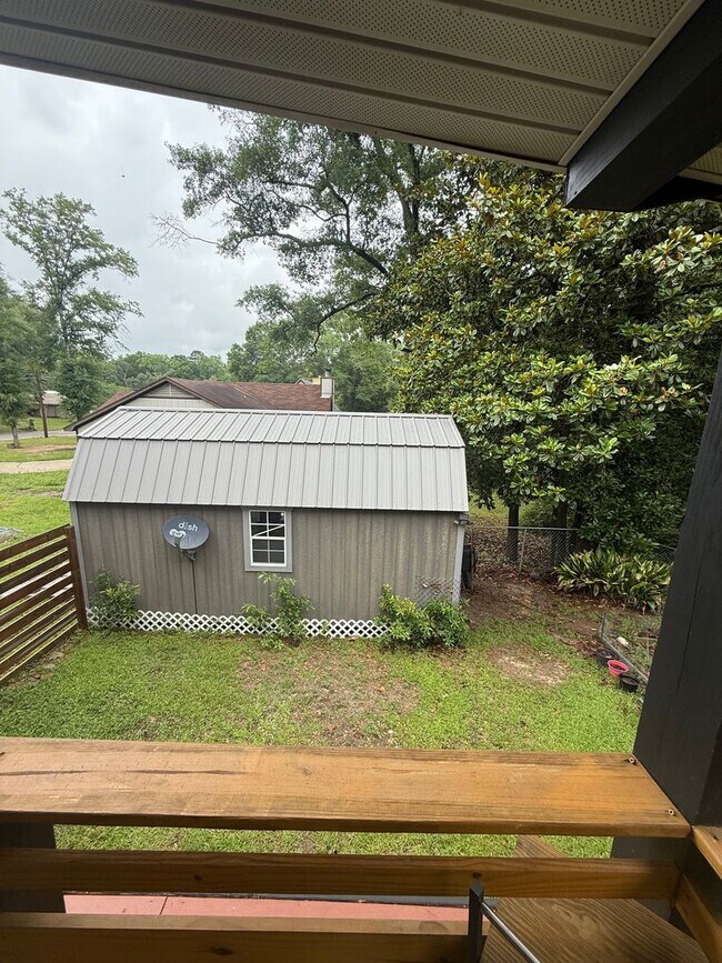 Building Photo - 108 Live Oak Dr.