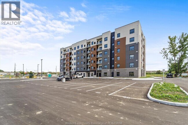 Photo du bâtiment - 4785 Walker Rd