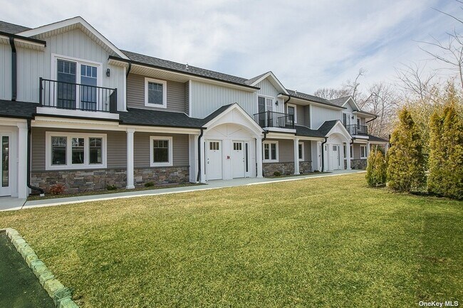 Building Photo - 170 W Montauk Hwy