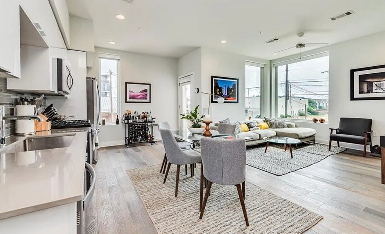 Living/Dining - 1800 E 4th St