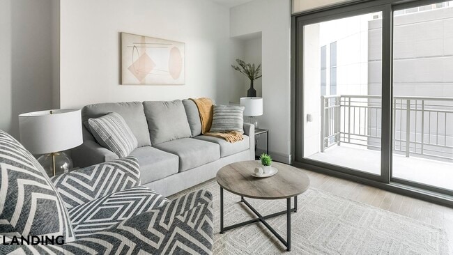 Building Photo - 777 Preston St