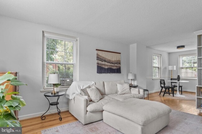 Foto del edificio - 2 bed, 2 bath townhome nestled in Fairling...