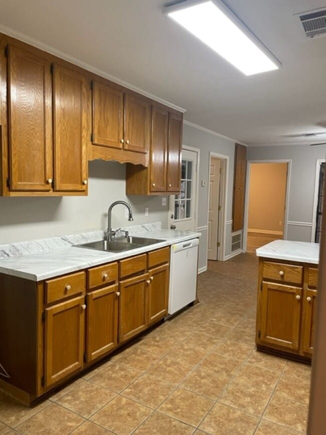 Building Photo - Renovated 3 Bedroom 2 Bath Home for Rent!