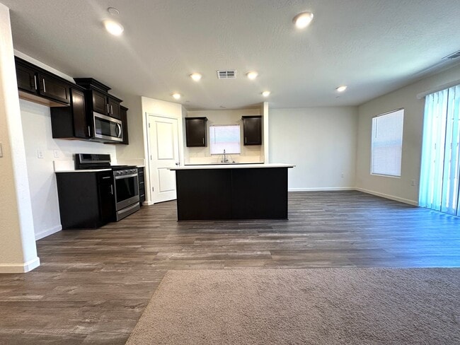 Building Photo - Beautiful Single Story Home Ready To Be Called Home!