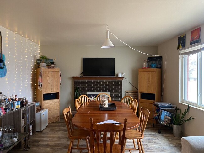 Foto del edificio - STUDENTS WELCOME! Spacious single-family home in the heart of Ft. Collins!