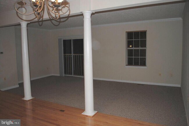 Foto del edificio - 501 Waters Cove Ct