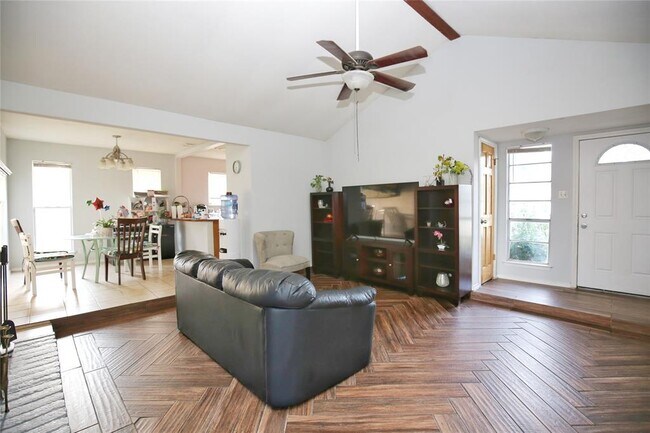 Foto del edificio - 204 Deerfield Park Dr
