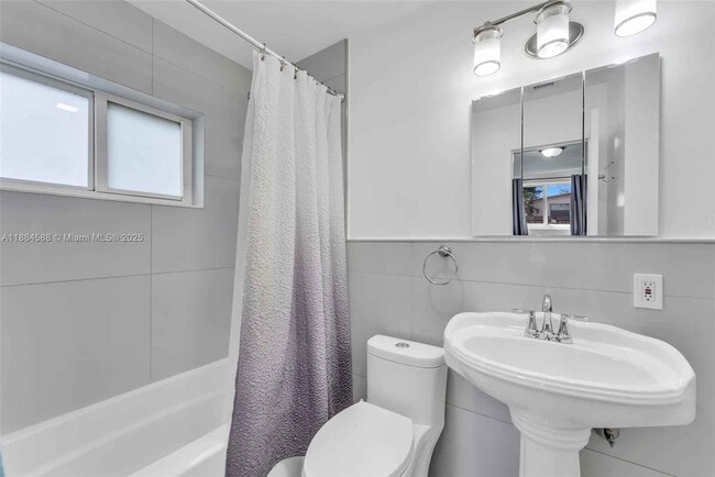 Foto del edificio - 7557 Farragut St