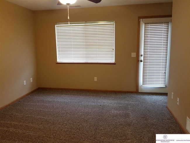 Building Photo - 2 bedroom in Omaha NE 68118