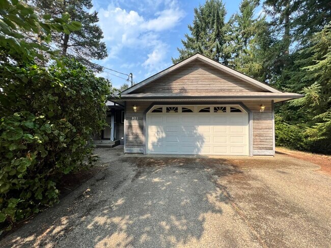 Photo du bâtiment - 821 Shorewood Dr