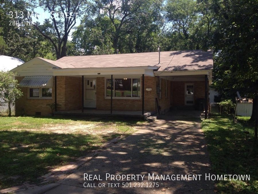 Primary Photo - CUTE LITTLE BRICK HOME IN THE CITY WITH AW...