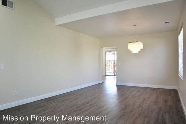 Building Photo - 3 br, 2.5 bath House - 5003 Spring Crest Terr