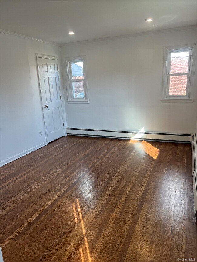 Foto del edificio - 1016 Oaks Dr