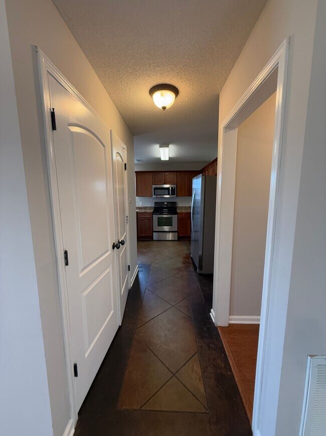 Foto del edificio - BAYOU VISTA RENTAL HOME 3 BED 2 BATH FENCE...