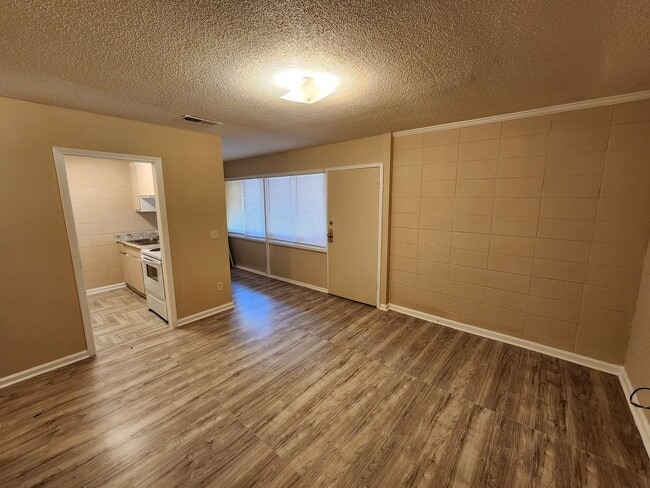 Foto del edificio - Comfy One Bedroom Apartment