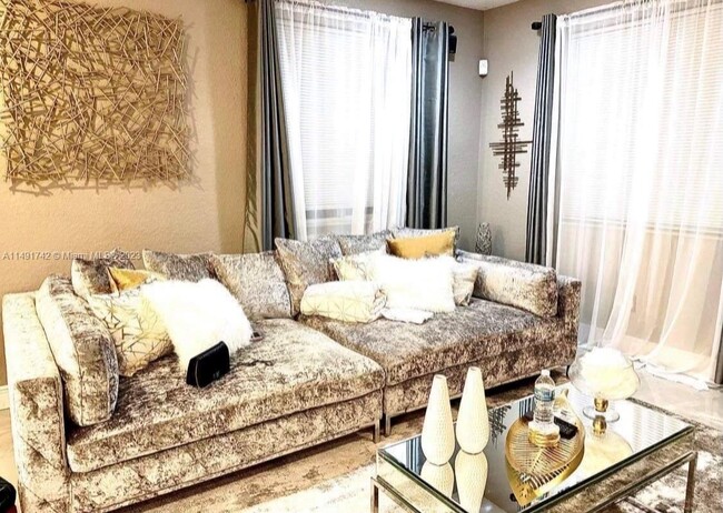 Foto del edificio - 20565 NW 8th Ct